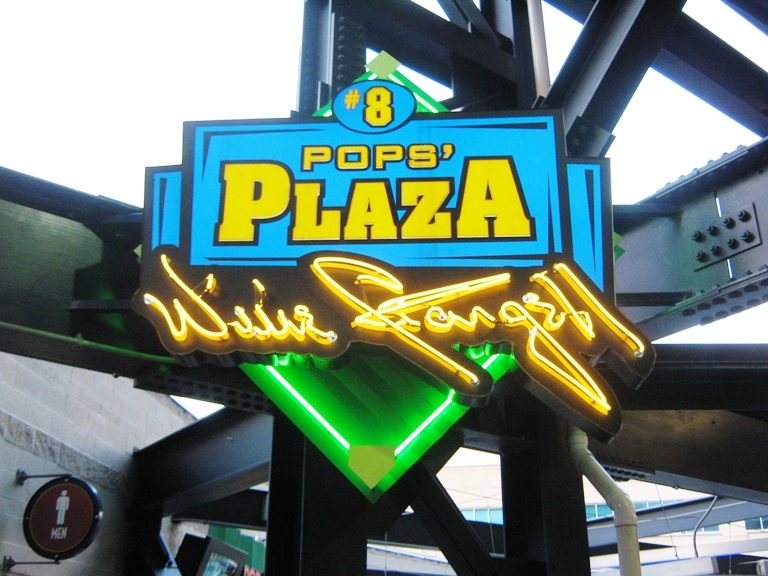 what to eat at pnc park pops plaza