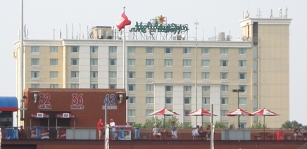 citizens bank park parking holiday inn