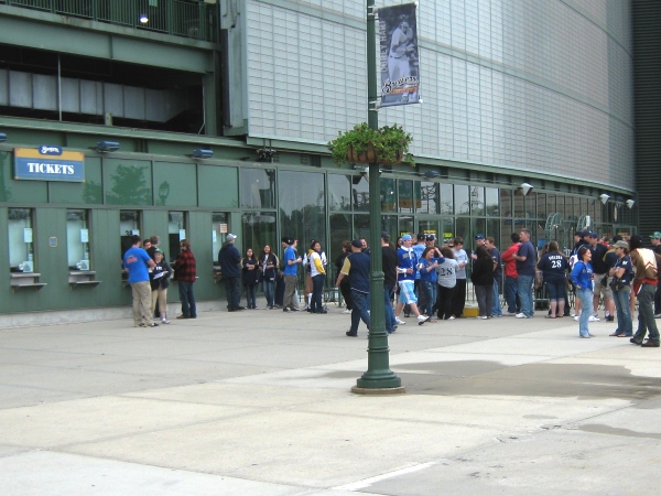 milwaukee brewers arctic tailgate