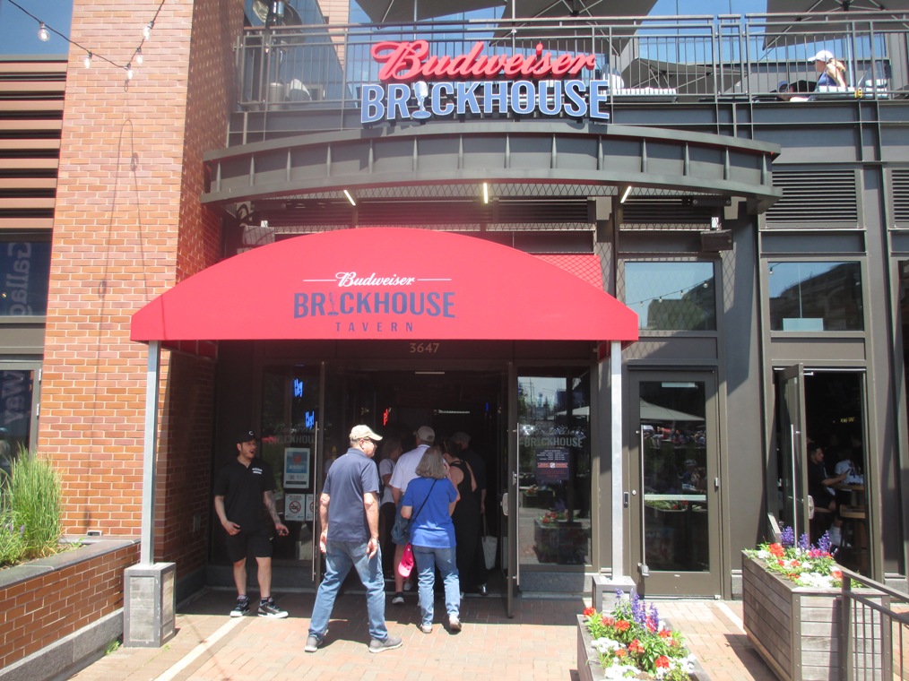 Budweiser Brickhouse Cubs