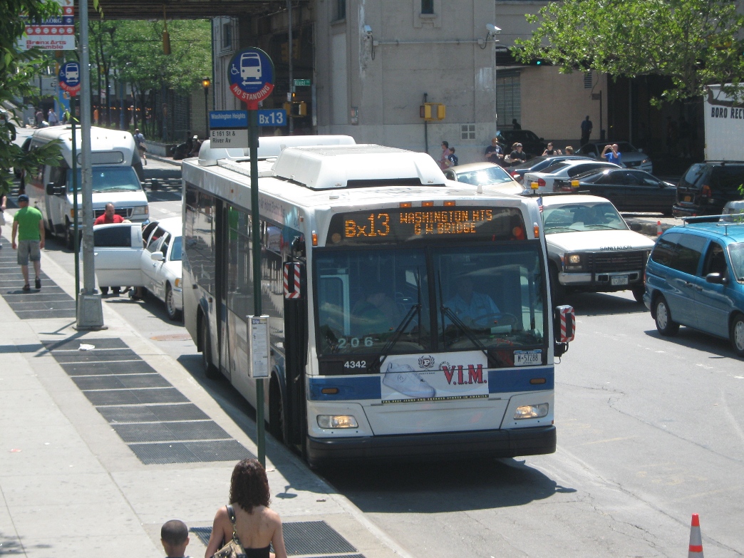 how to get to yankee stadium by bus