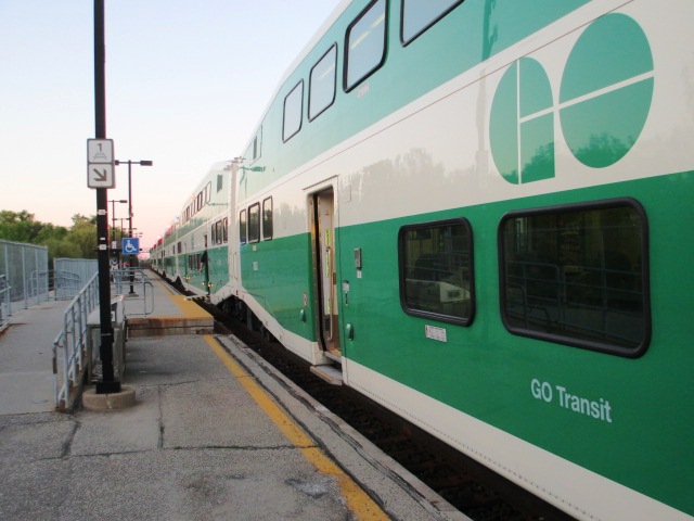 how to get to rogers centre go transit