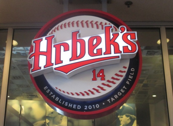 what to eat at minnesota twins hrbek's tacos