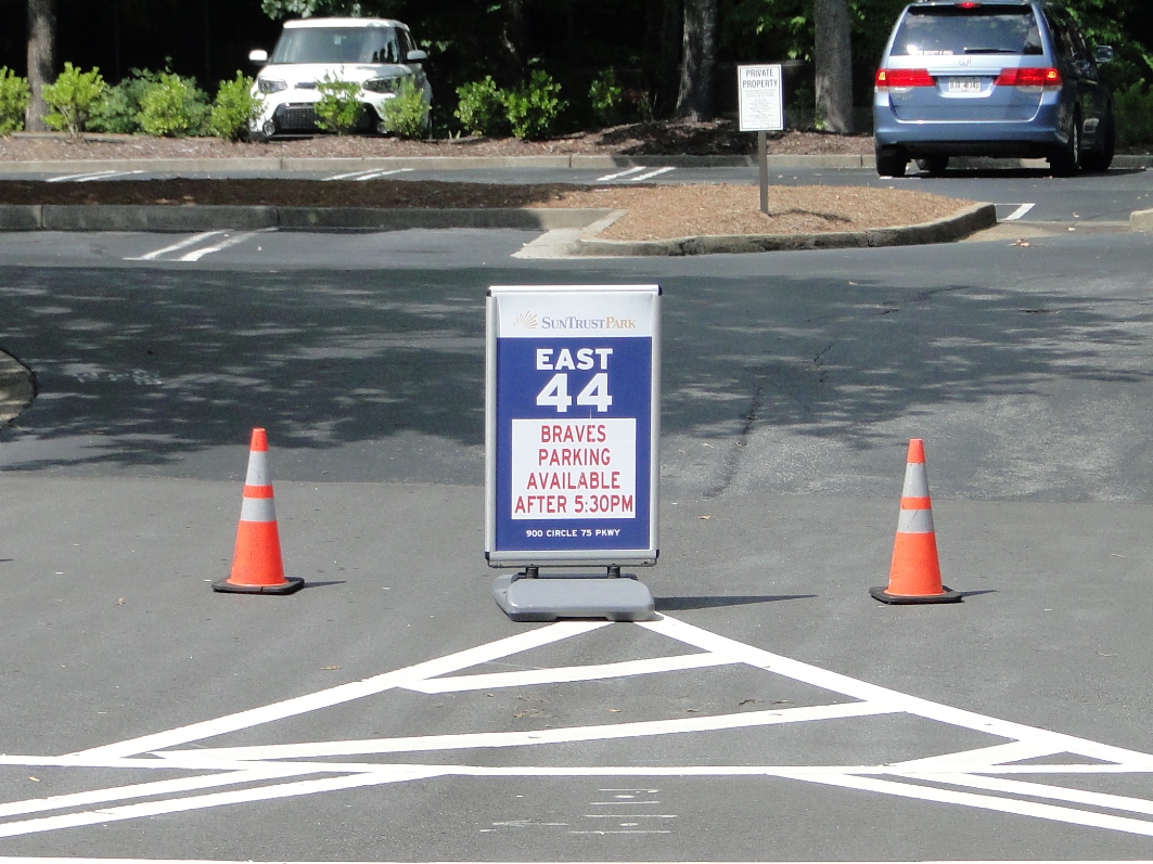 atlanta braves parking lot opening times