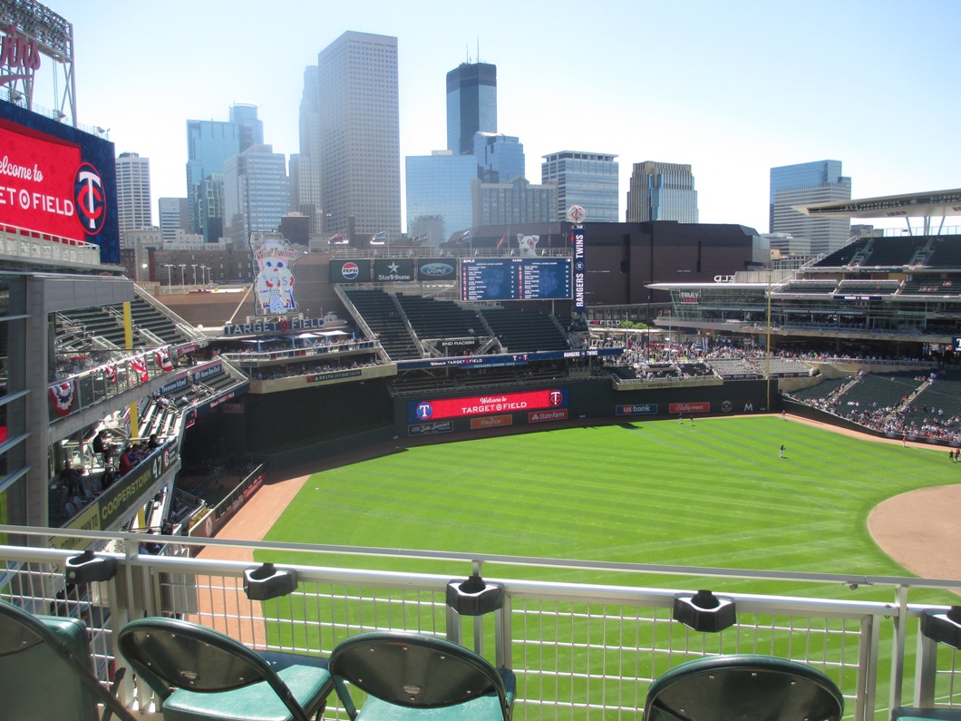 Target field seating tips Minneapolis skyline