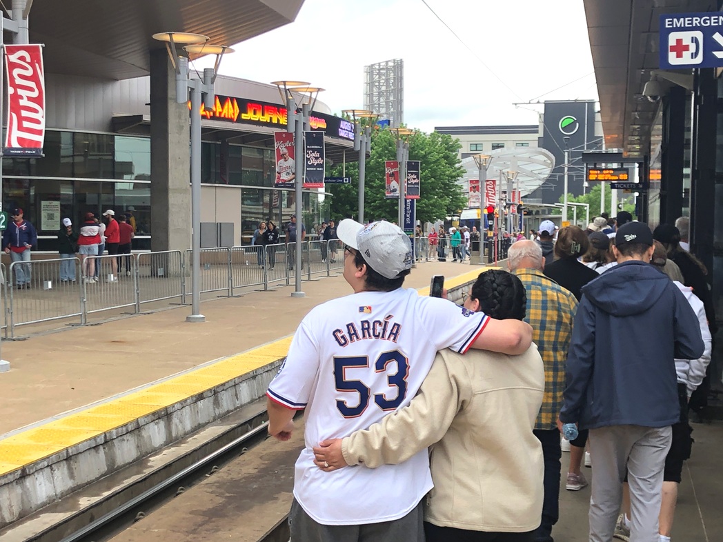 light rail to twins games 