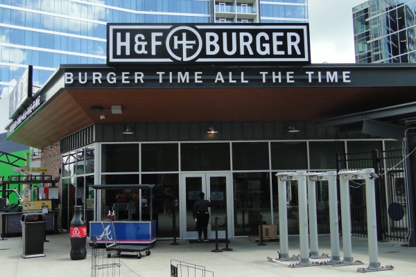 holeman & Finch burgers truist park