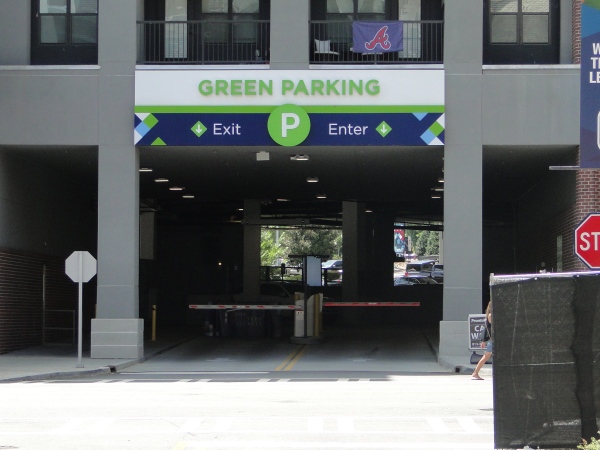 atlanta braves free parking battery