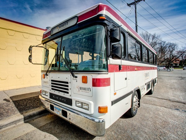 bennett's shuttle to twins games target field