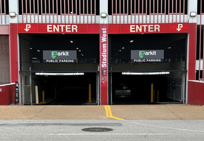 busch stadium east west garage iparkit