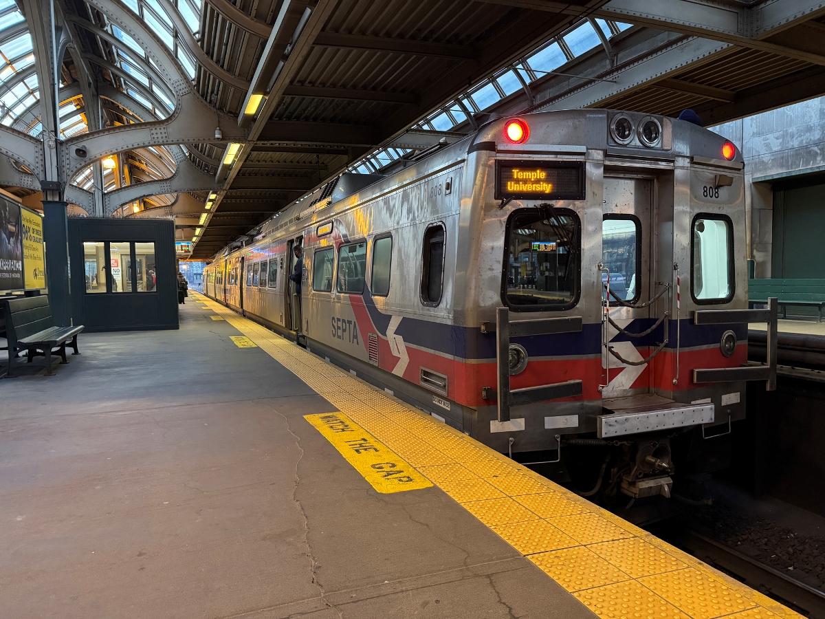 how to get to citizens bank park regional rail