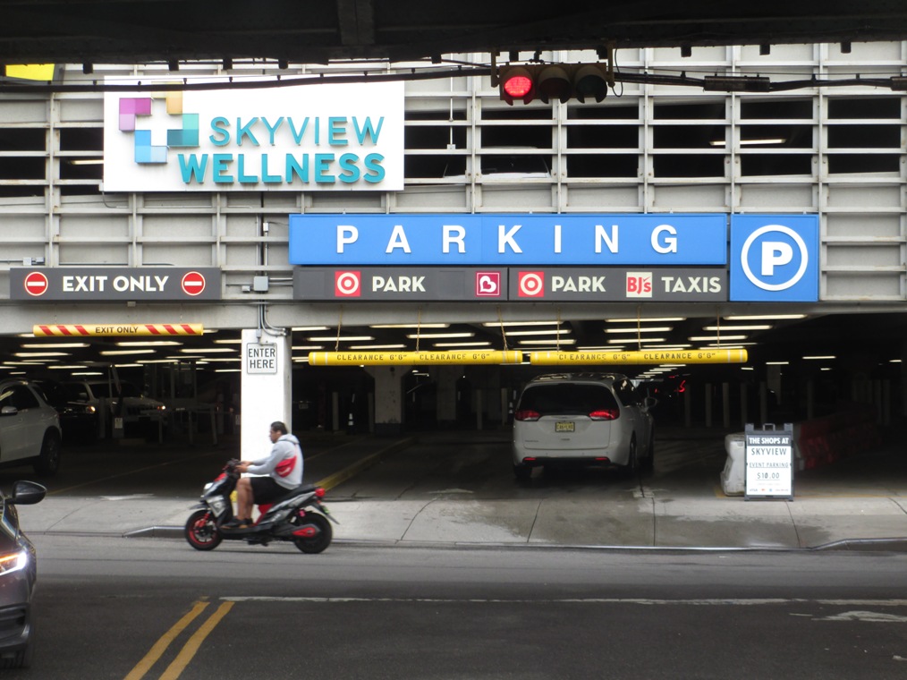 cheap parking citi field skyview mall