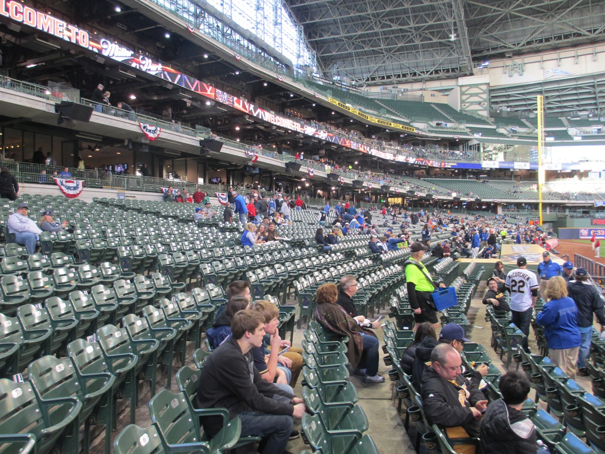 milwaukee brewers field level