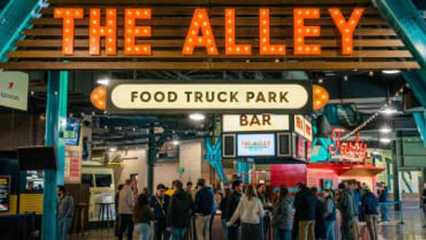 alley food truck park american family field