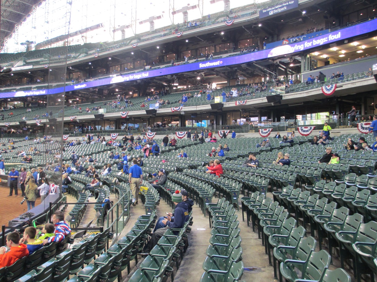 milwaukee brewers seating field level