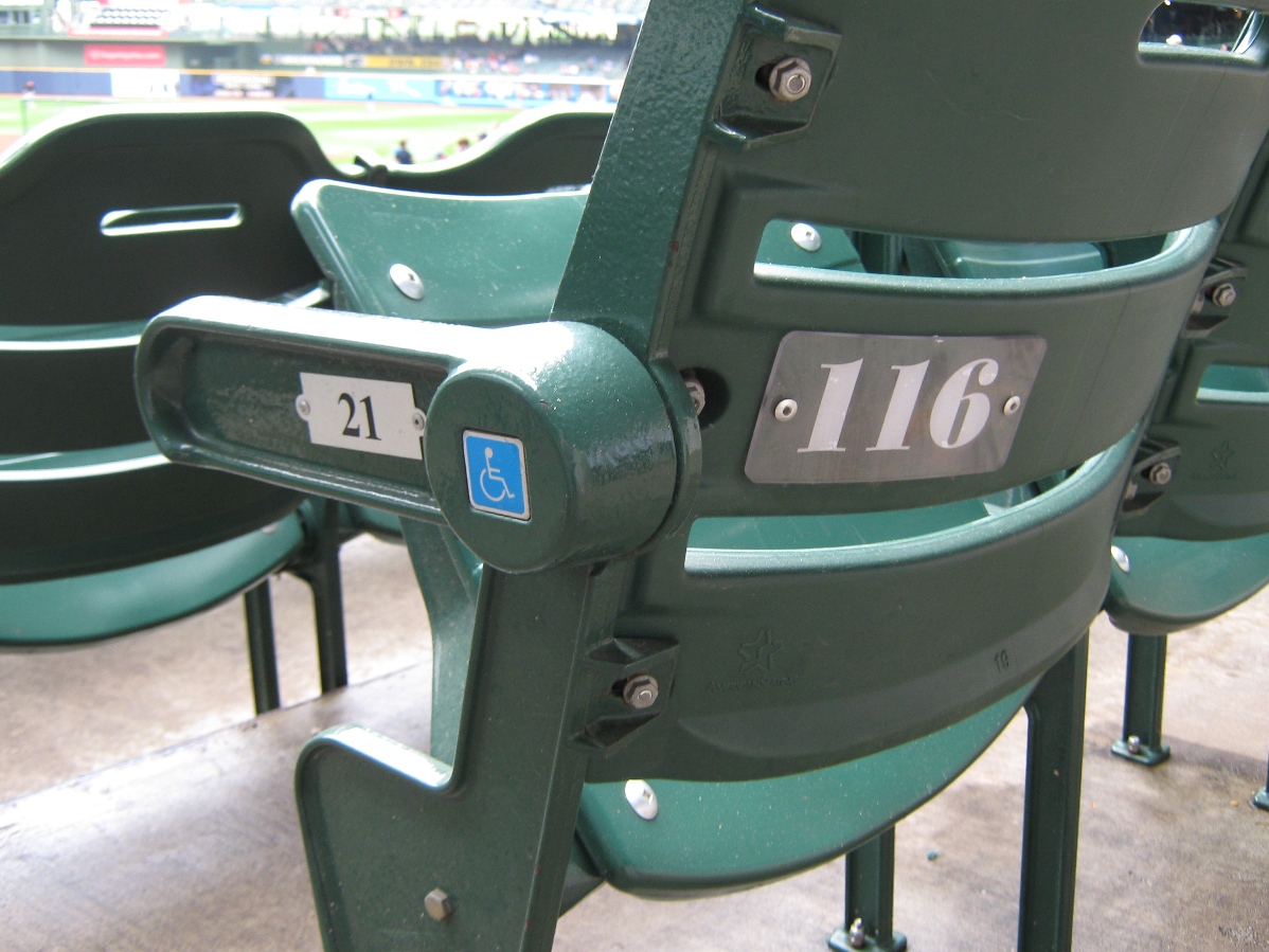 milwaukee brewers accessible seating